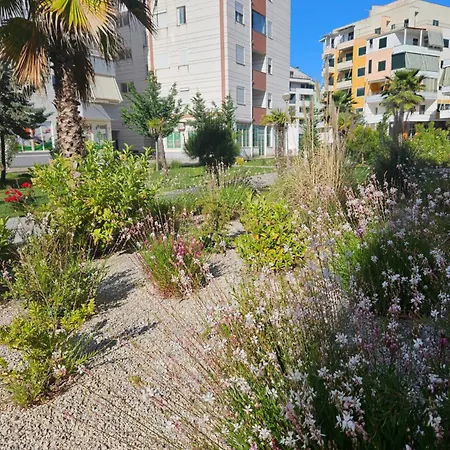 Cozy Beach-apartments Qerret 2 アパート *