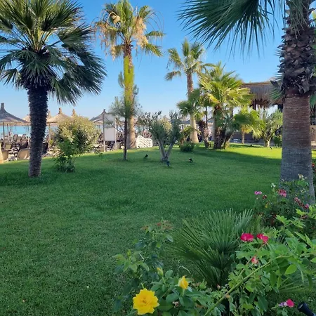Cozy Beach-apartments Qerret 2 * ゴーレム